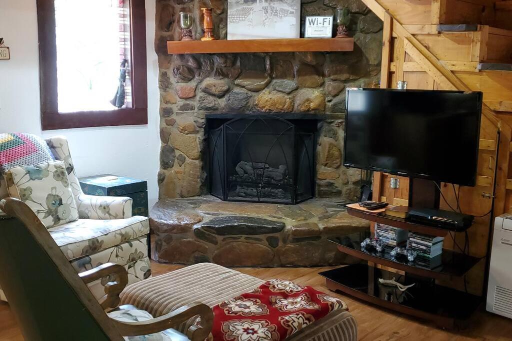 Waterwheel Cabin By The Creek Murphy Exterior foto